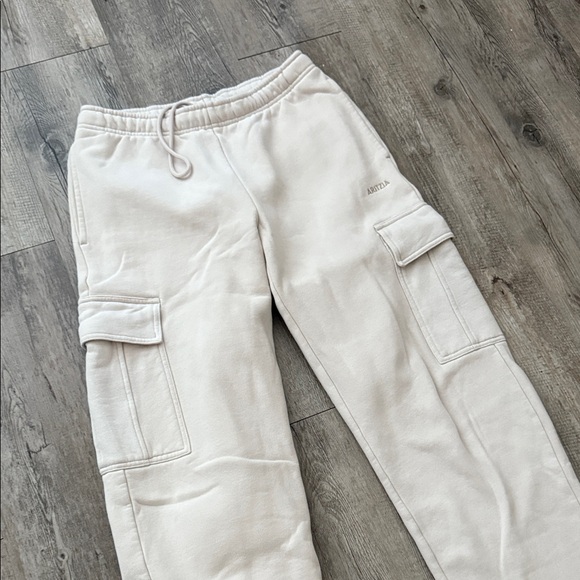 Aritzia sweat fleece Cream Cargo Pants - Picture 1 of 5